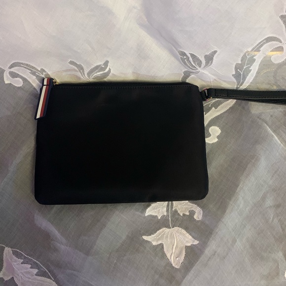 Tommy Hilfiger wristlet NWOT - Picture 3 of 5